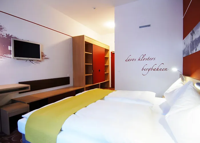 Ochsen 2 By Mountain Давос